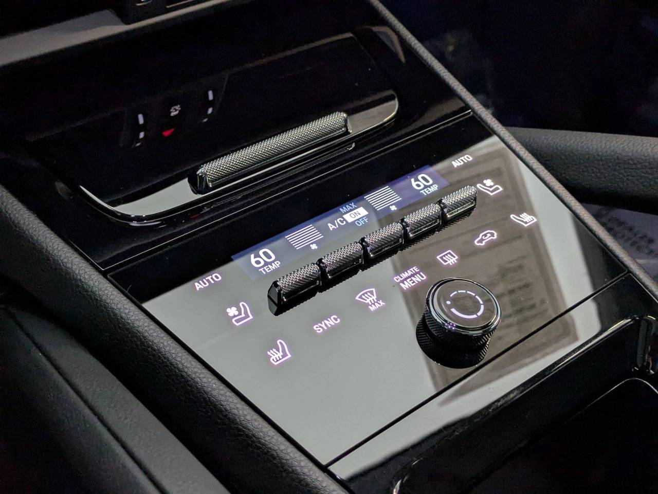 2025 Porsche Cayenne Base photo 15