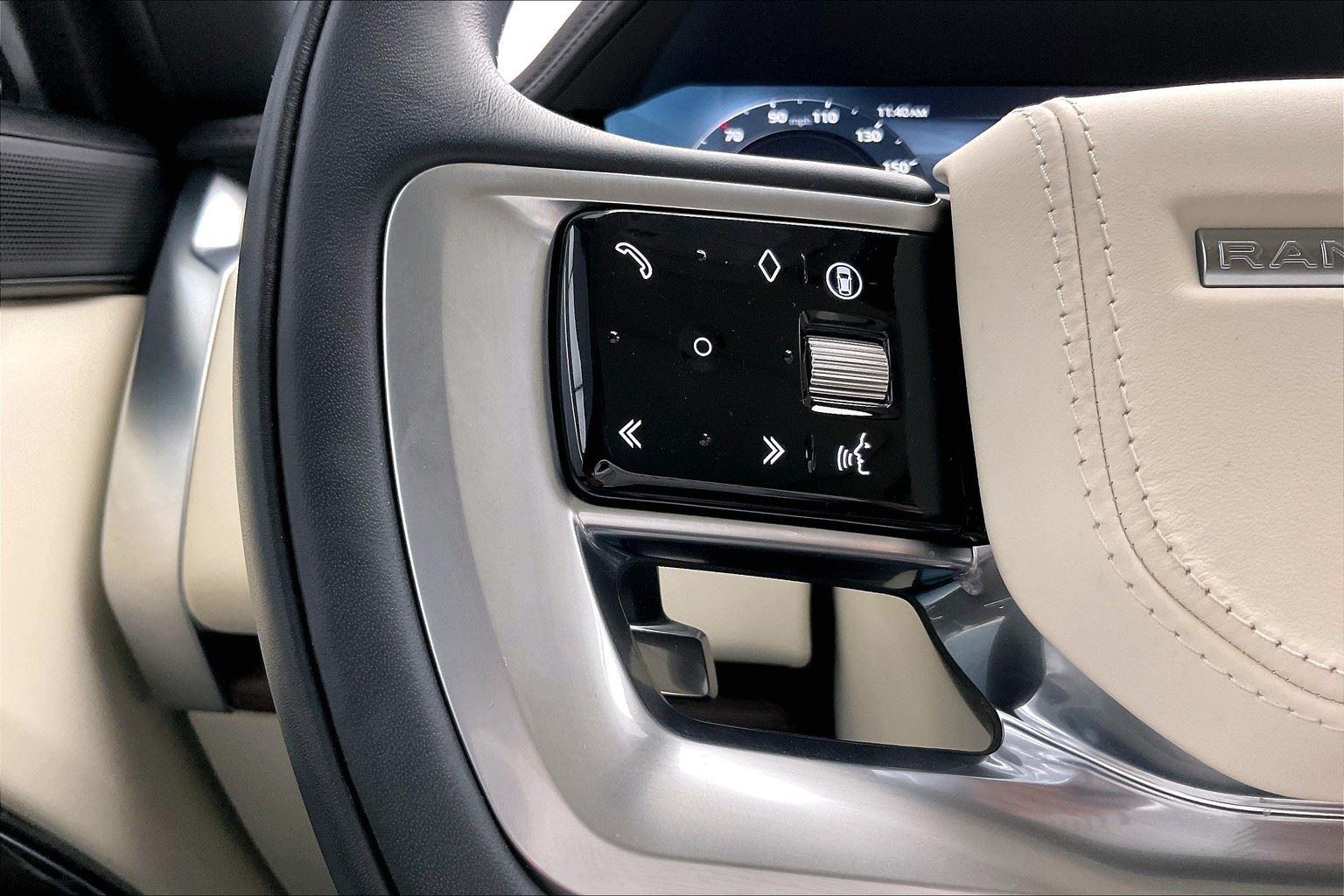 2025 Land Rover Range Rover SE photo 13