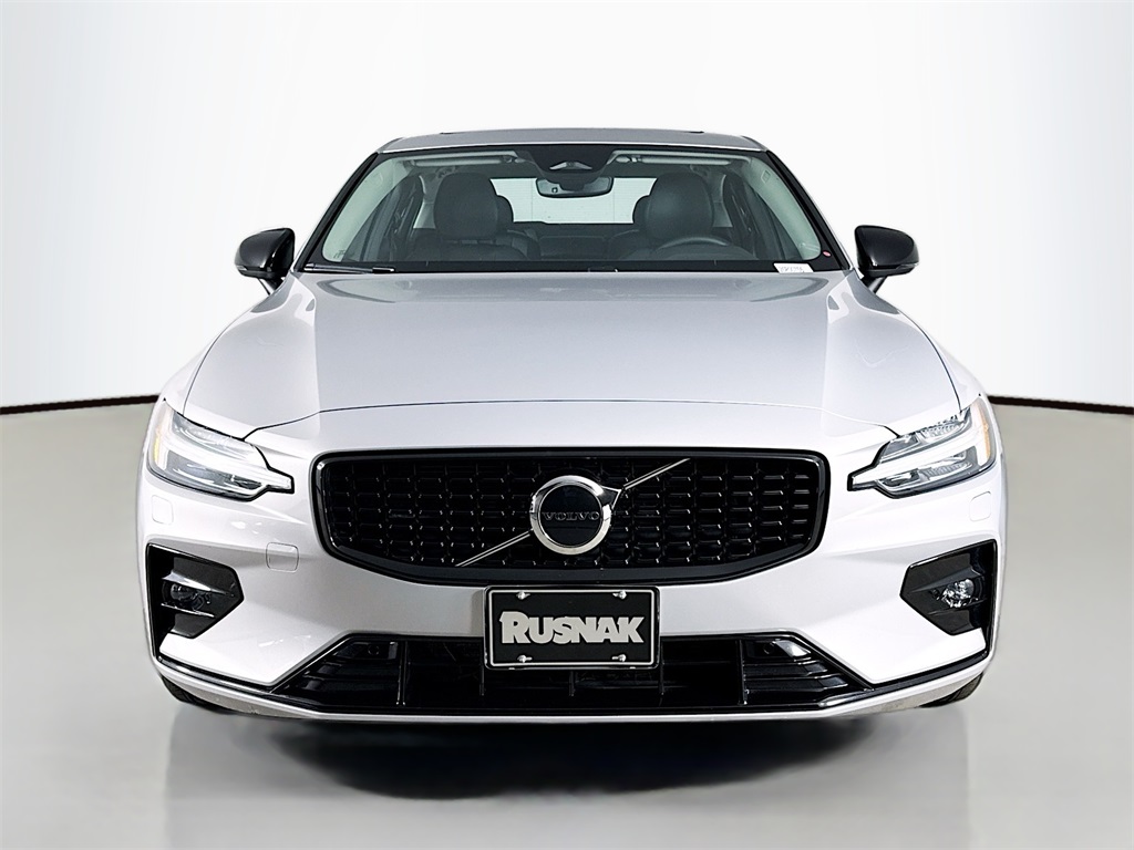 2025 Volvo S60 B5 Core photo 2