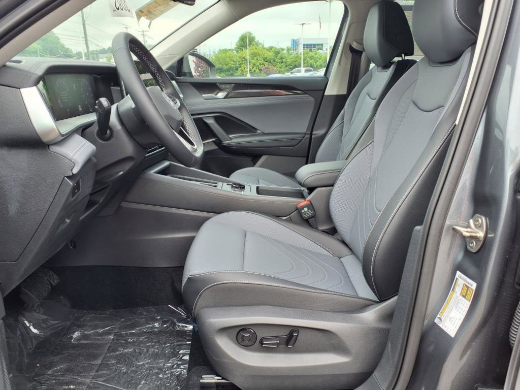 2025 Volkswagen Tiguan SE photo 3