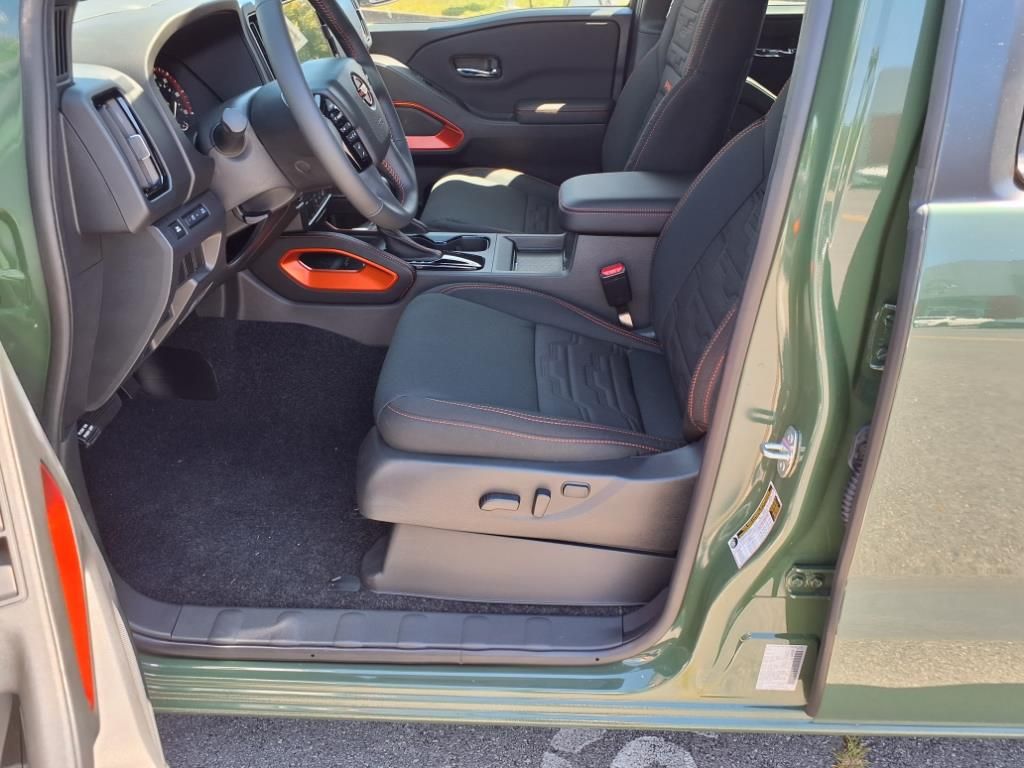 2025 Nissan Frontier Crew Cab PRO-4X photo 10