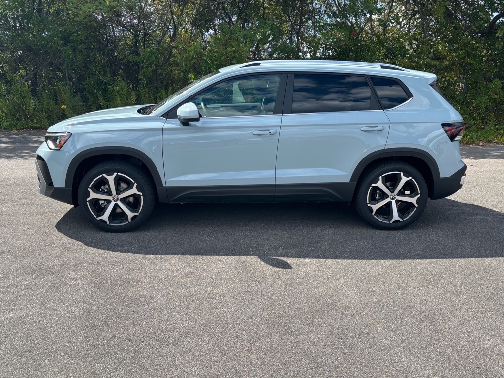 2025 Volkswagen Taos SEL photo 3