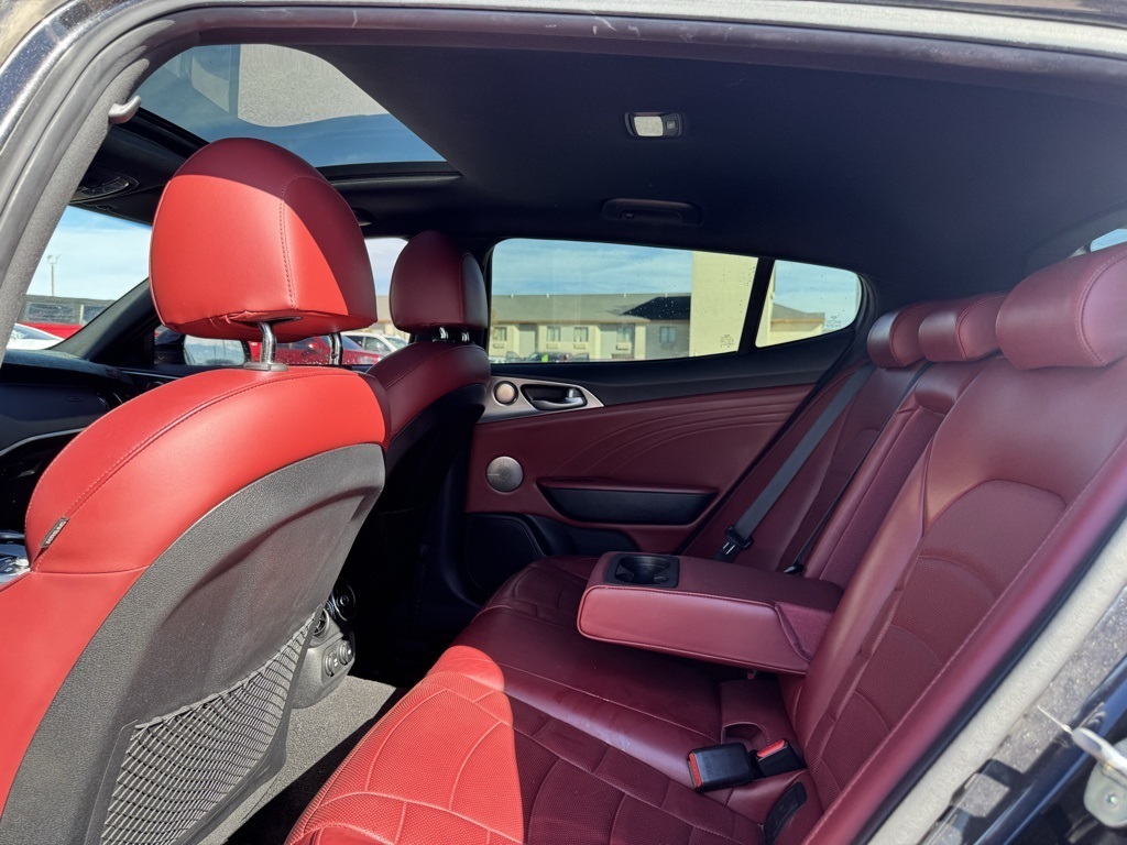 2022 Kia Stinger GT2 photo 2