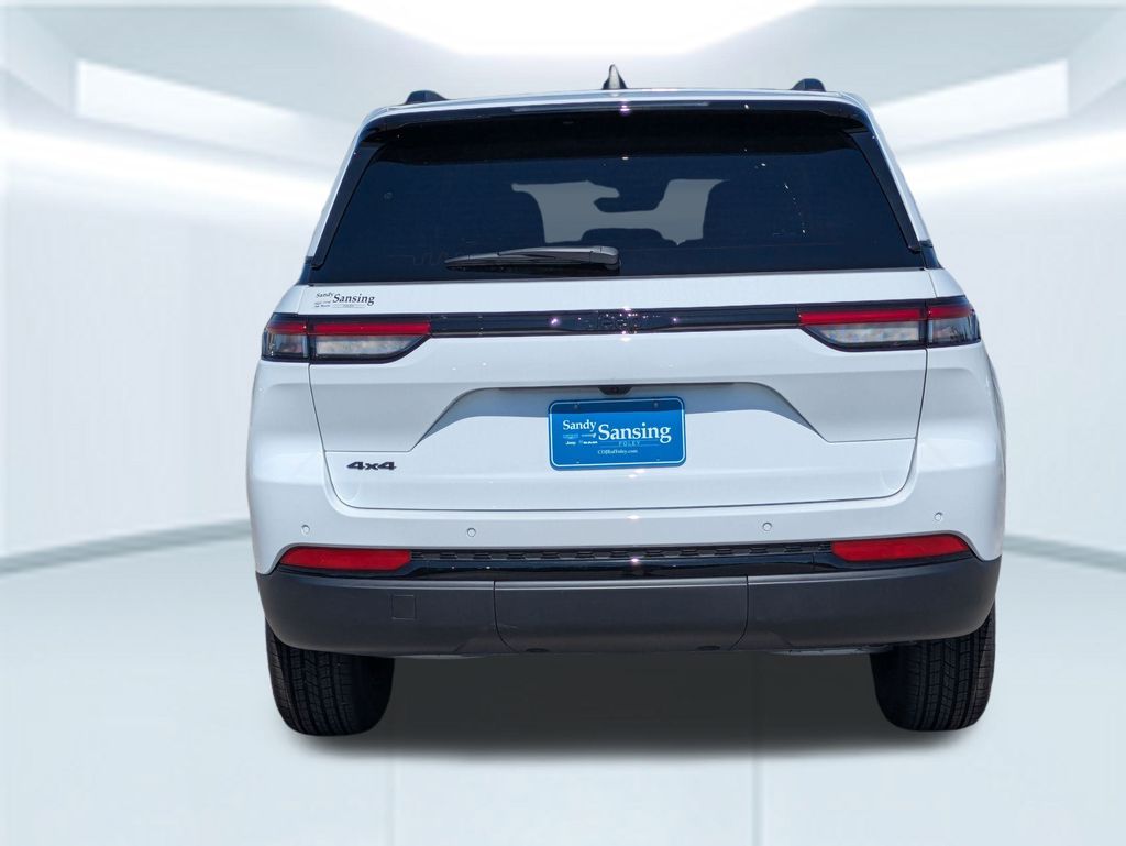 2025 Jeep Grand Cherokee Altitude photo 4