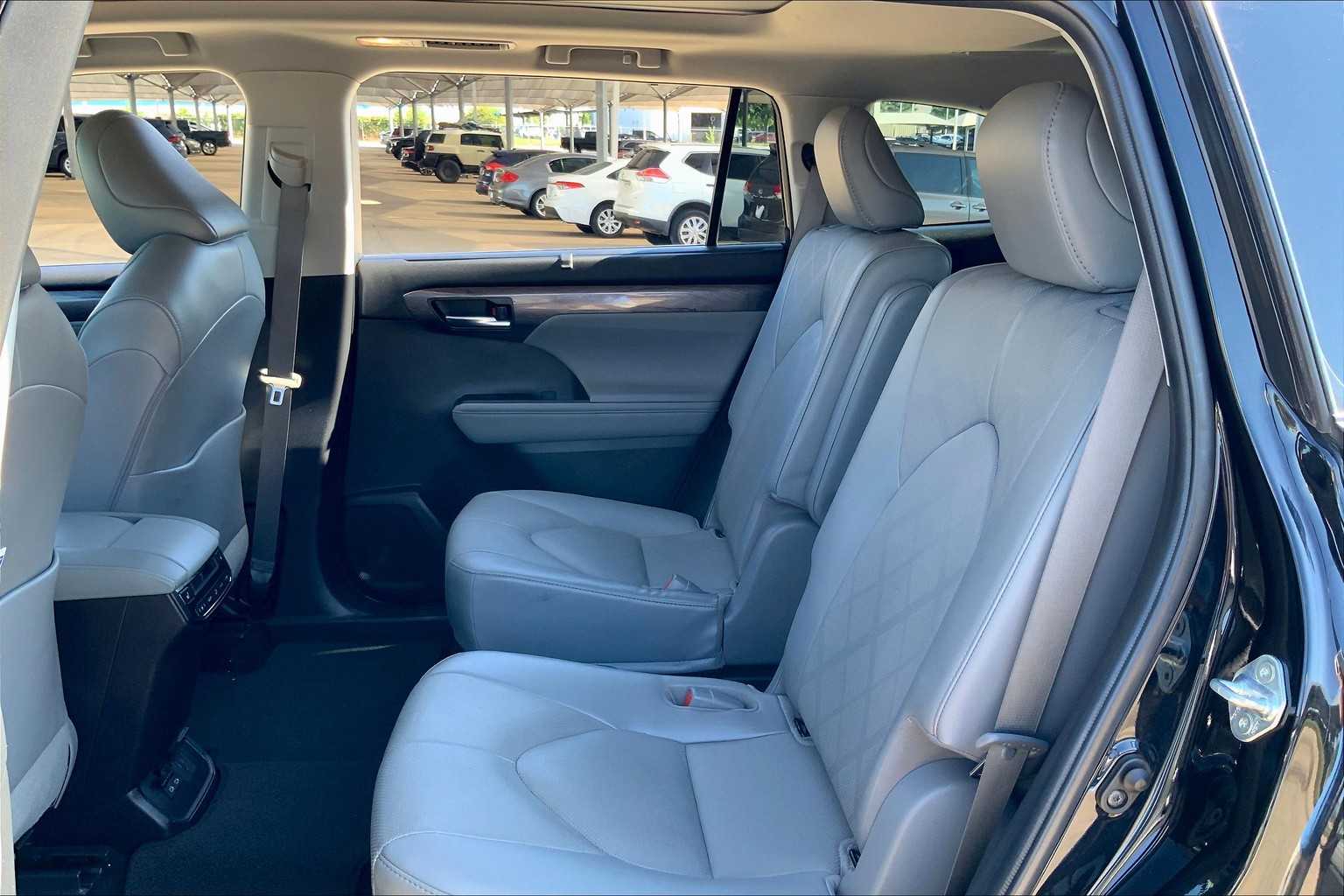 2022 Toyota Highlander Platinum photo 17
