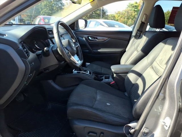2019 Nissan Rogue SV photo 3