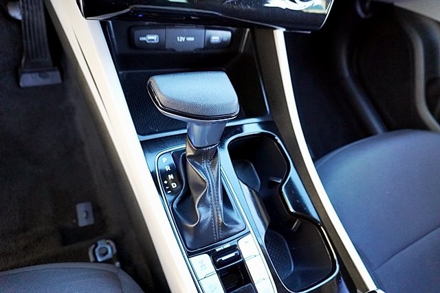 Used 2023 Black Hyundai SE image 27