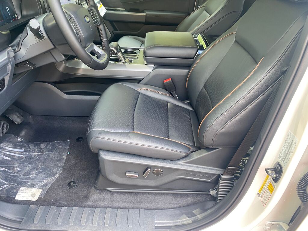 2025 Ford F-150 Lariat photo 9