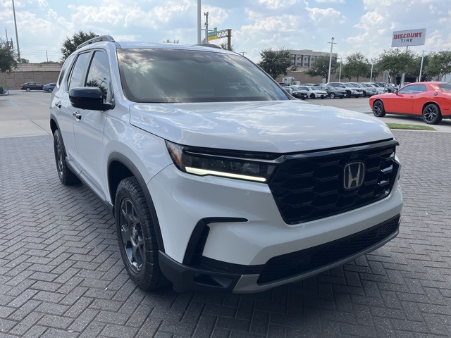 2025 Honda Pilot TrailSport photo 3