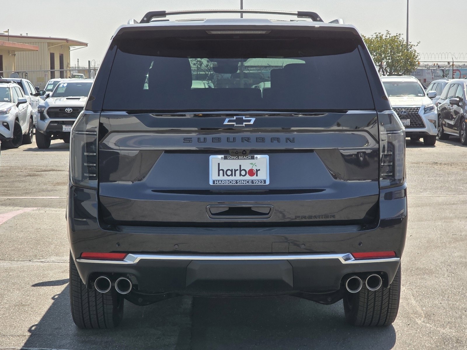 2025 Chevrolet Suburban Premier photo 8