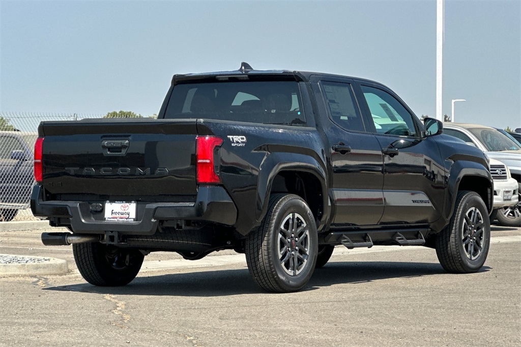 2025 Toyota Tacoma TRD Sport 4x4 Double Cab photo 4