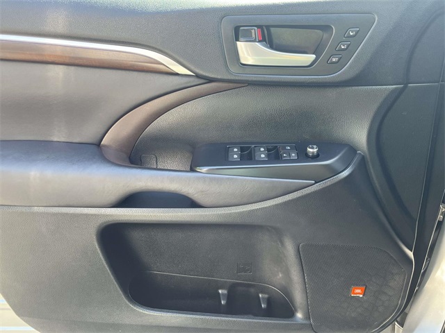 2016 Toyota Highlander Limited photo 31