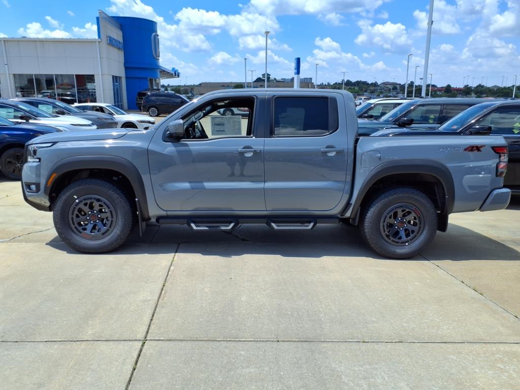 2025 Nissan Frontier PRO-4X photo 3