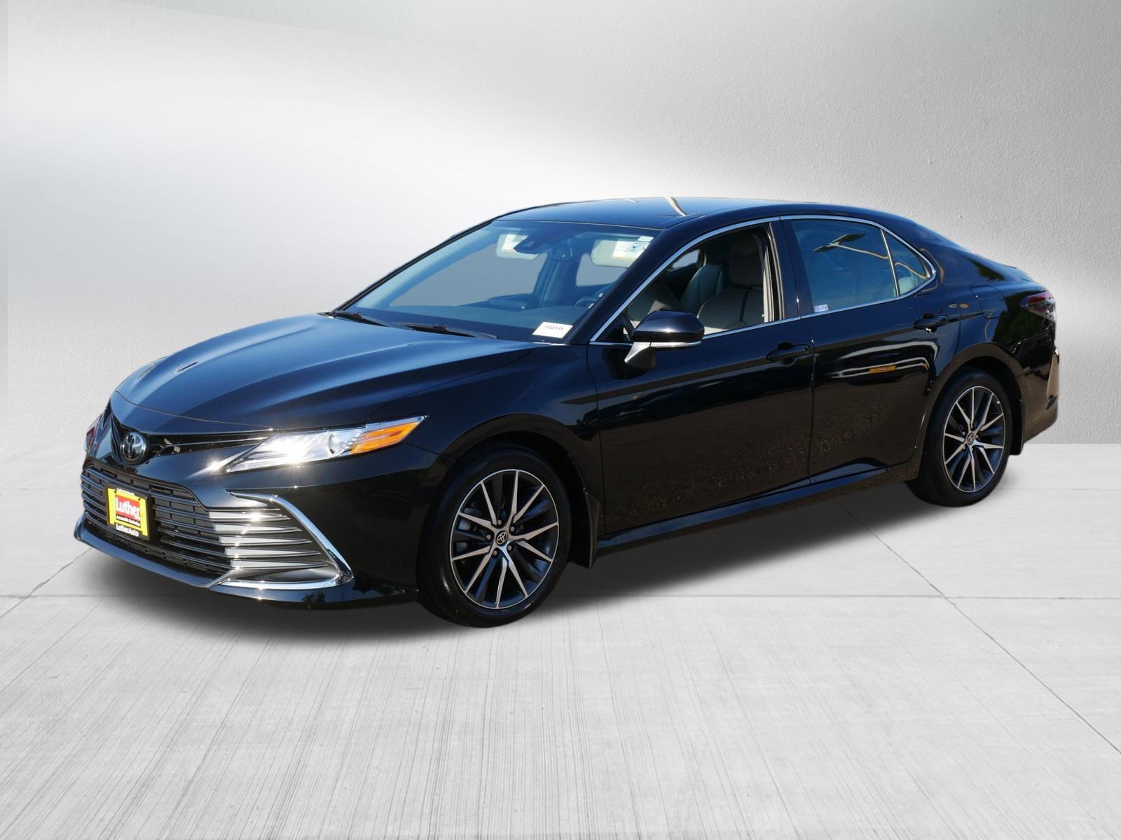 2023 Toyota Camry XLE photo 3