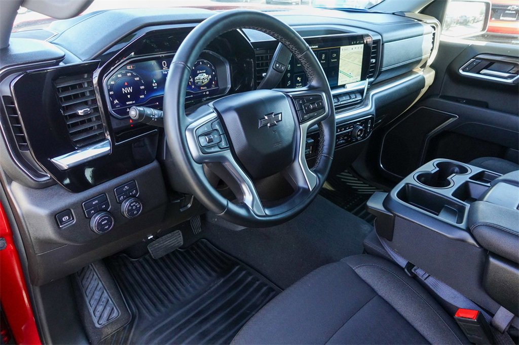 2025 Chevrolet Silverado 1500 RST photo 13