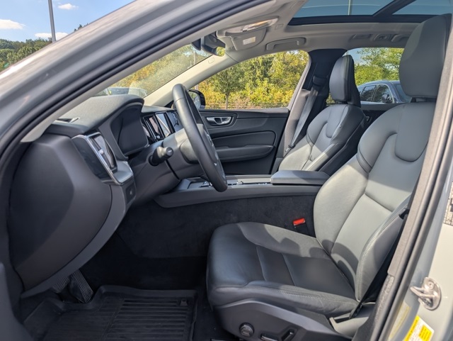2025 Volvo XC60 B5 Core photo 12
