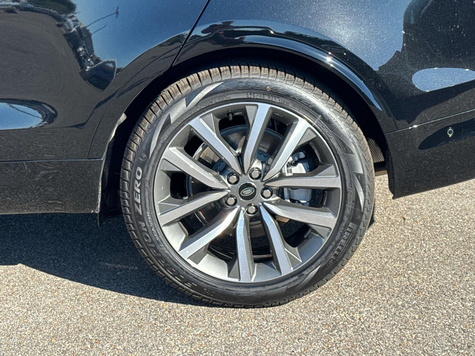 2026 Land Rover Discovery SE photo 2