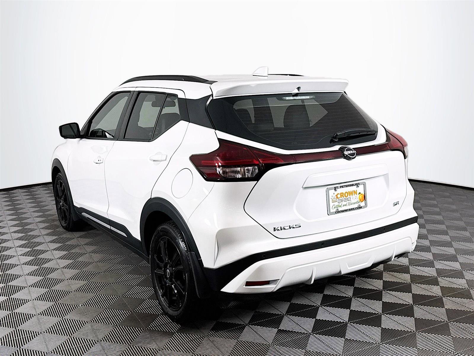 2024 Nissan Kicks SR photo 4