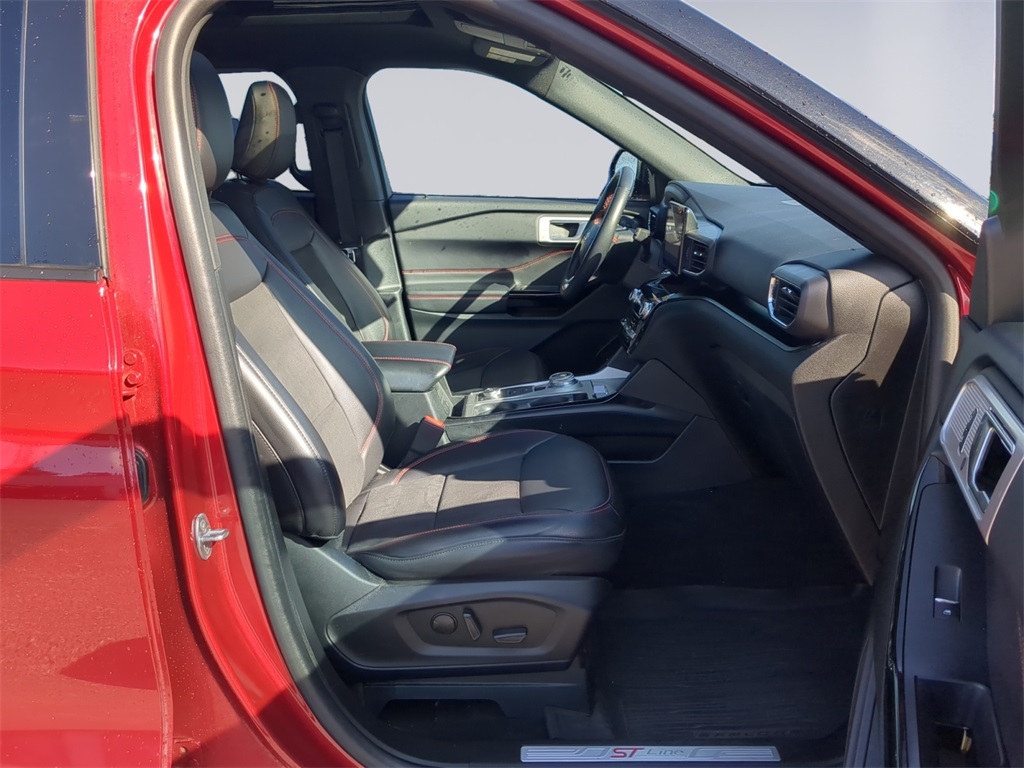2023 Ford Explorer ST-Line photo 17