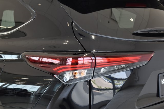 2024 Toyota Highlander LE photo 7