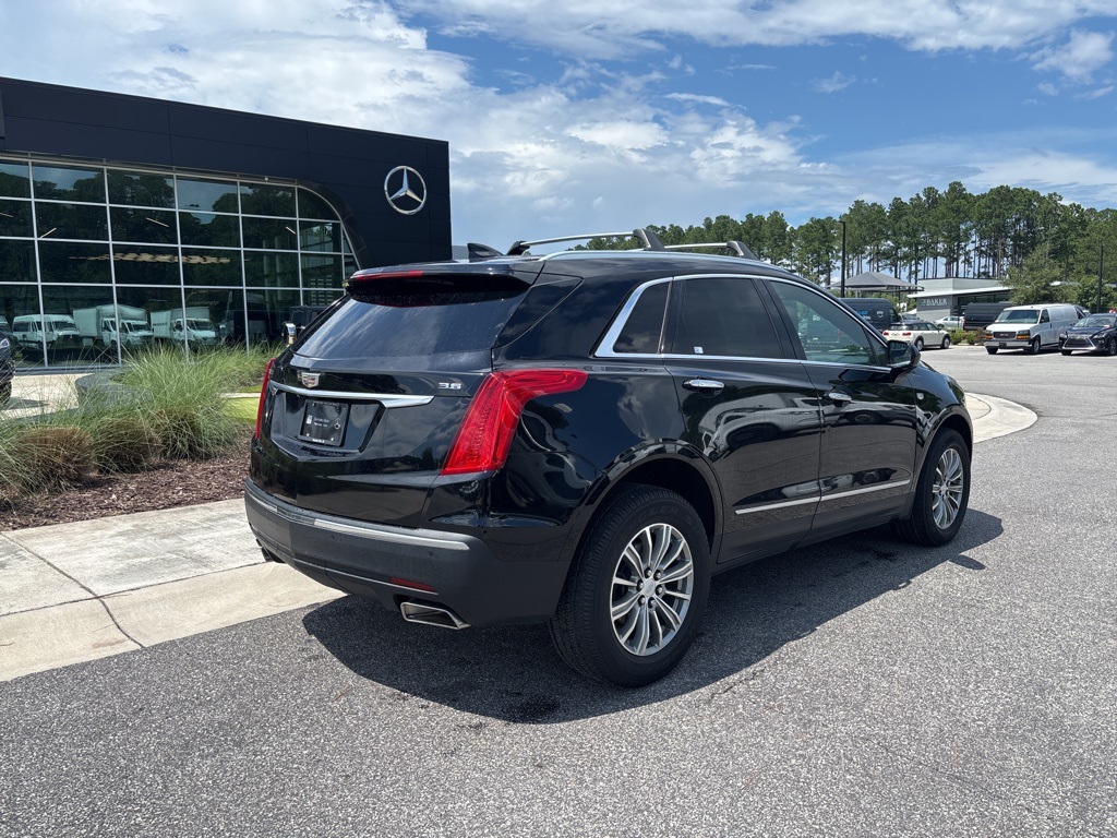 2018 Cadillac XT5 Luxury photo 2