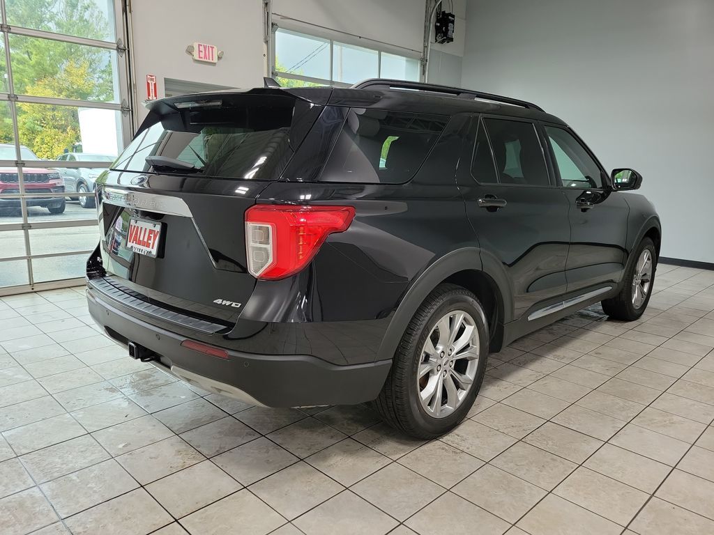 2021 Ford Explorer XLT photo 3