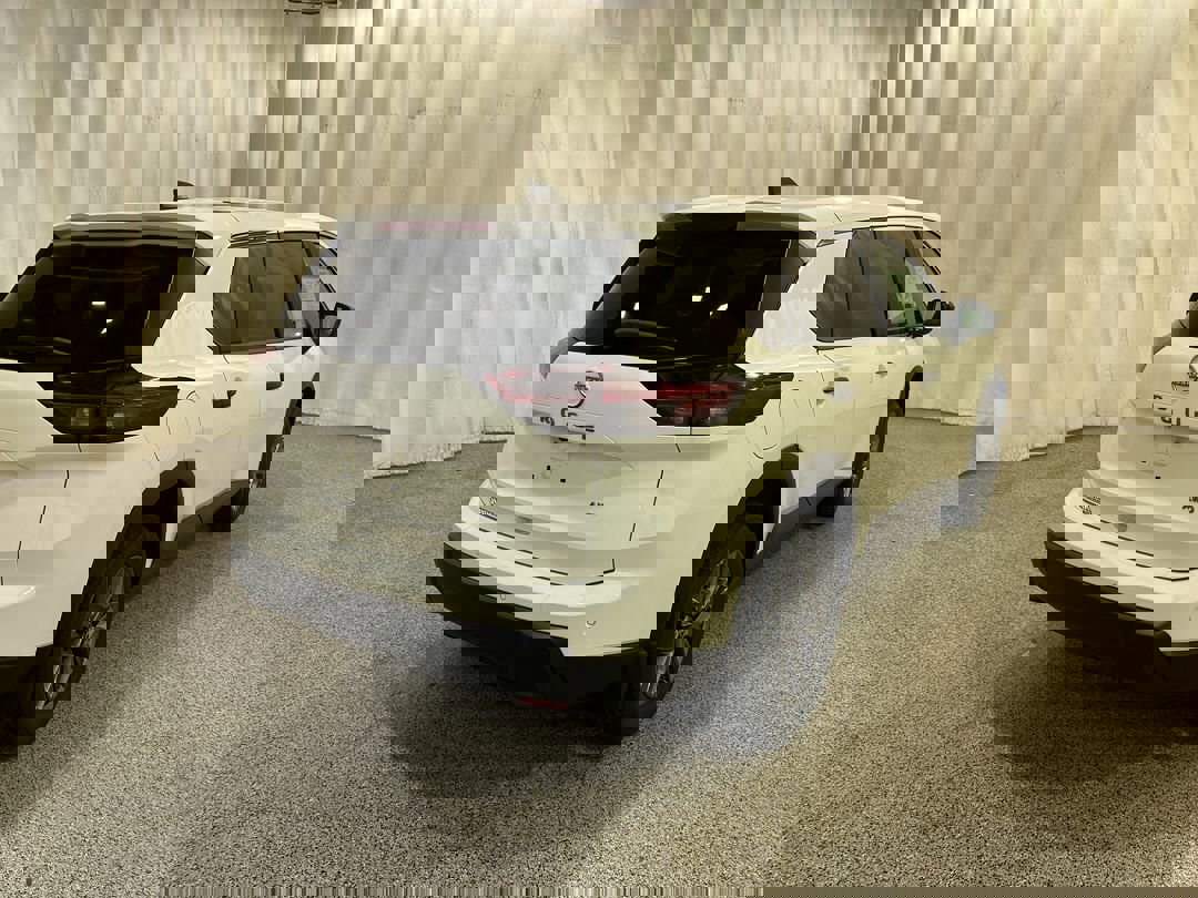 2026 Nissan Rogue S photo 2