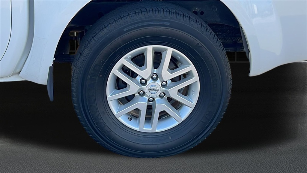 2016 Nissan Frontier SV photo 3