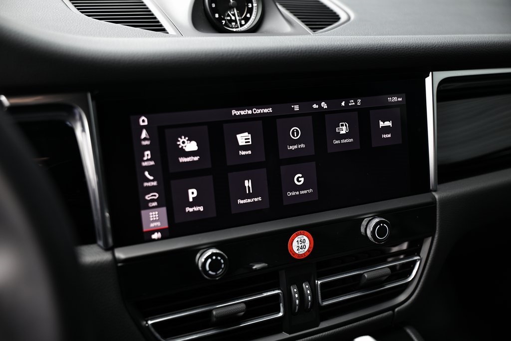 2024 Porsche Macan S photo 39