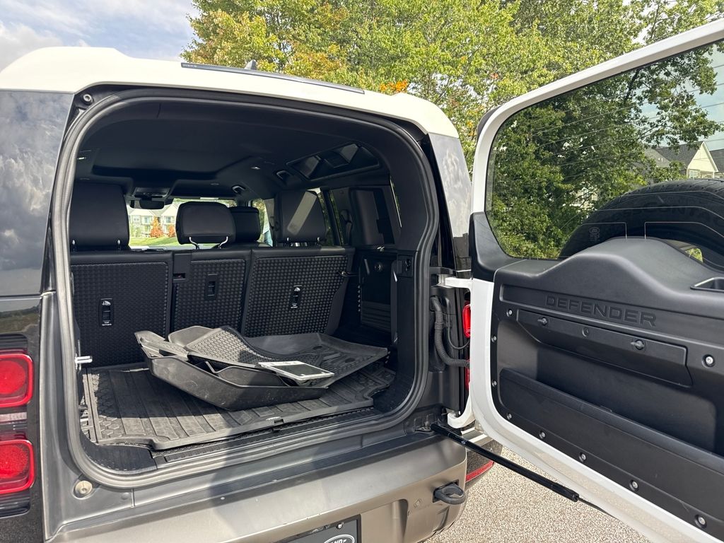 2022 Land Rover Defender 110 X-Dynamic HSE photo 7