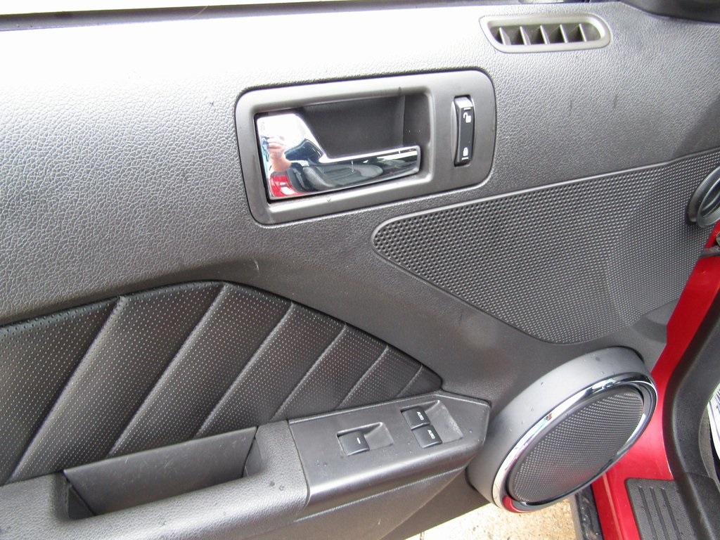 2011 Ford Mustang V6 Premium photo 13