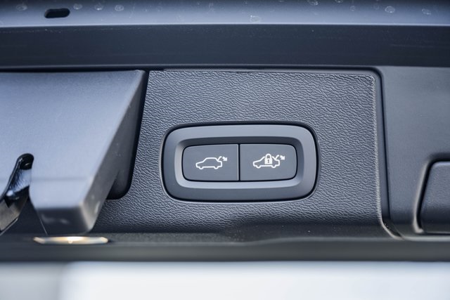 2025 Volvo XC60 Hybrid T8 Plus photo 10