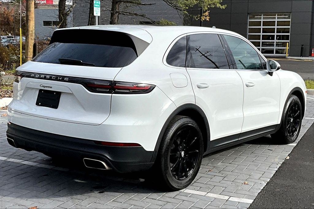 2021 Porsche Cayenne Base photo 2