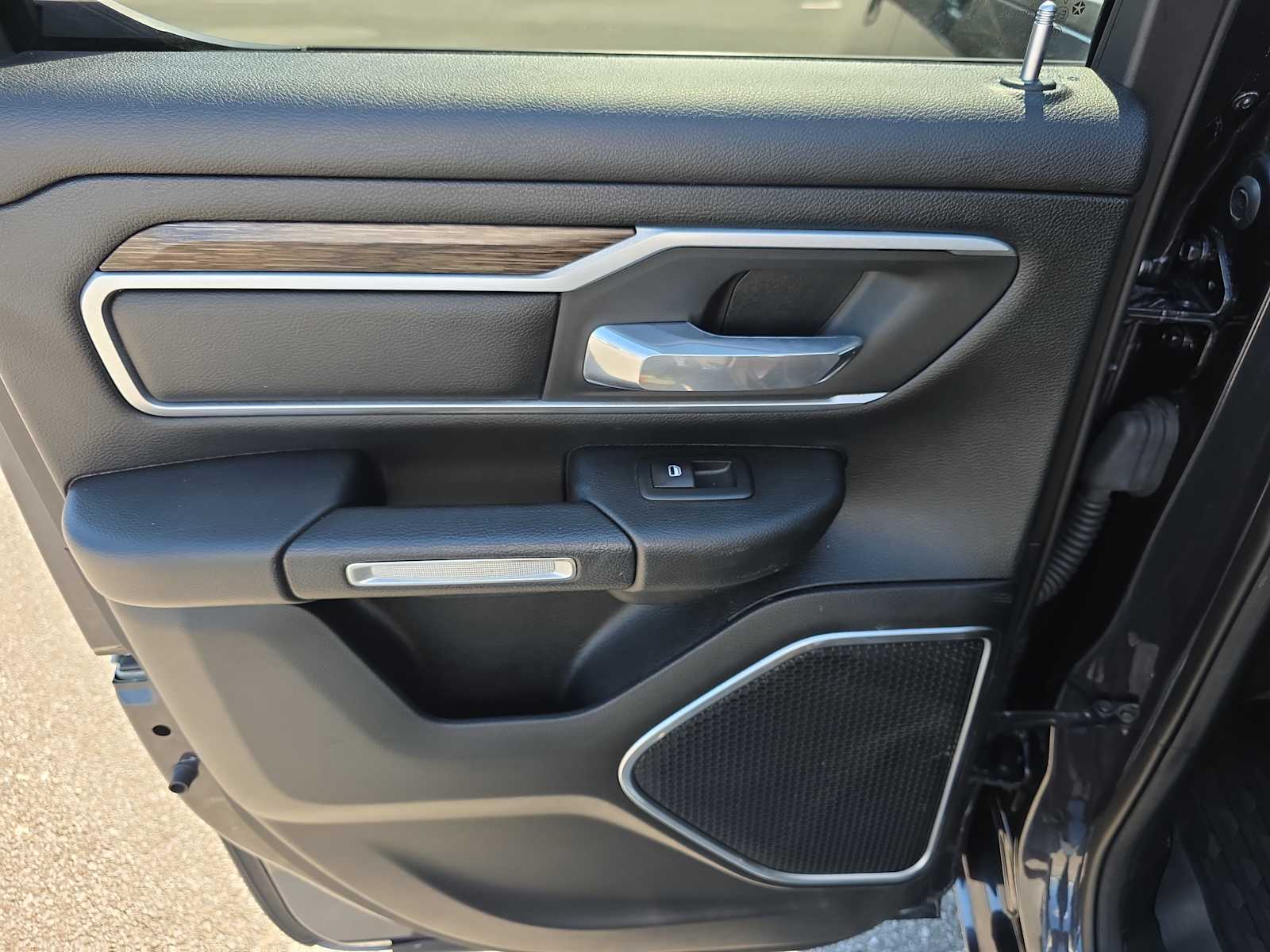2020 Ram 1500 Laramie photo 31