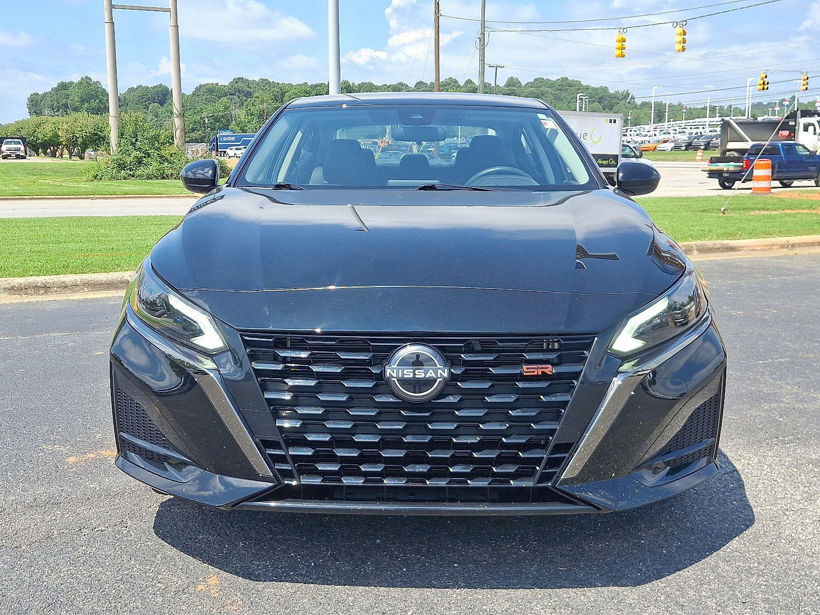 2023 Nissan Altima 2.5 SR photo 2