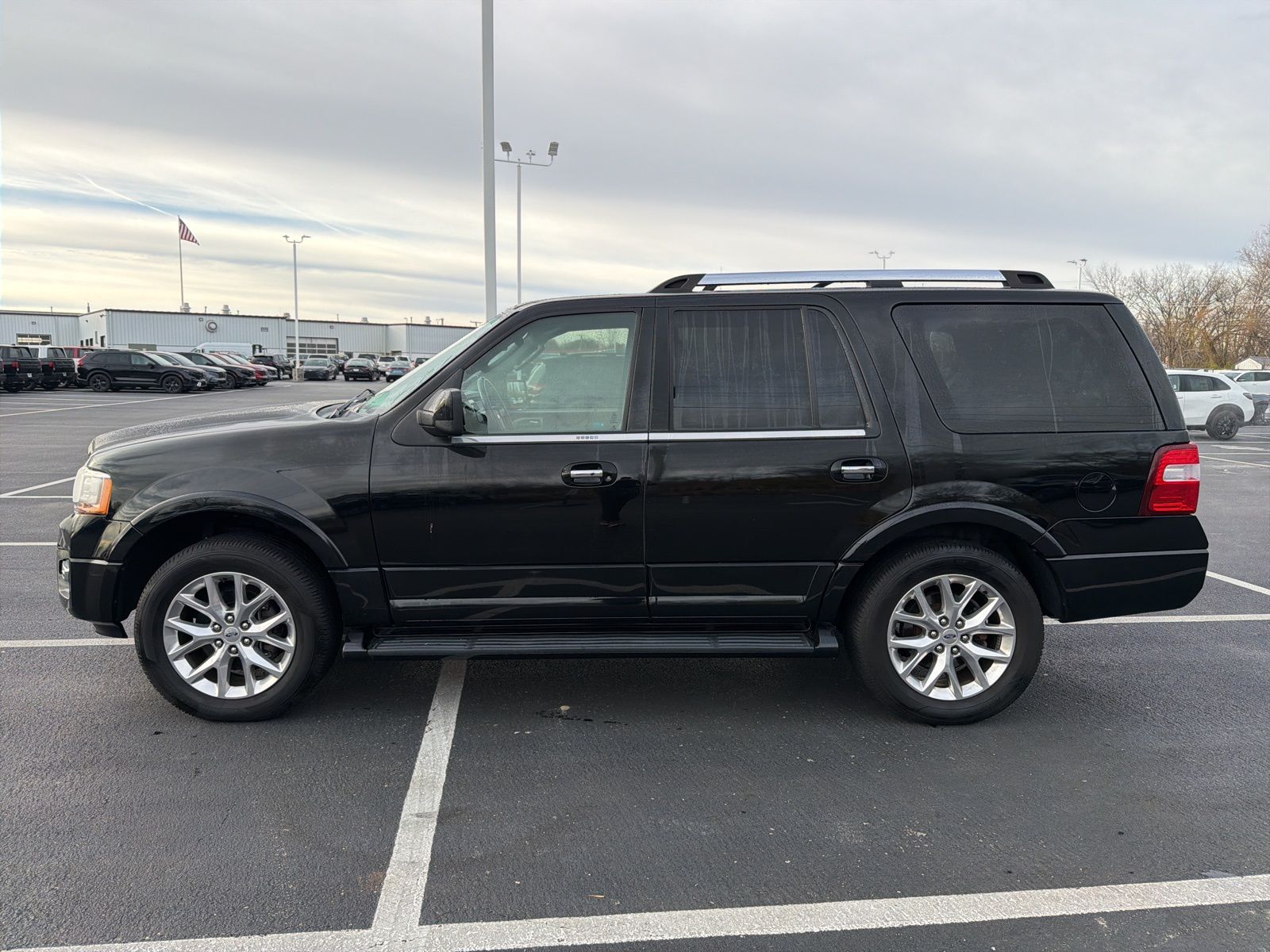 2017 Ford Expedition Limited photo 2
