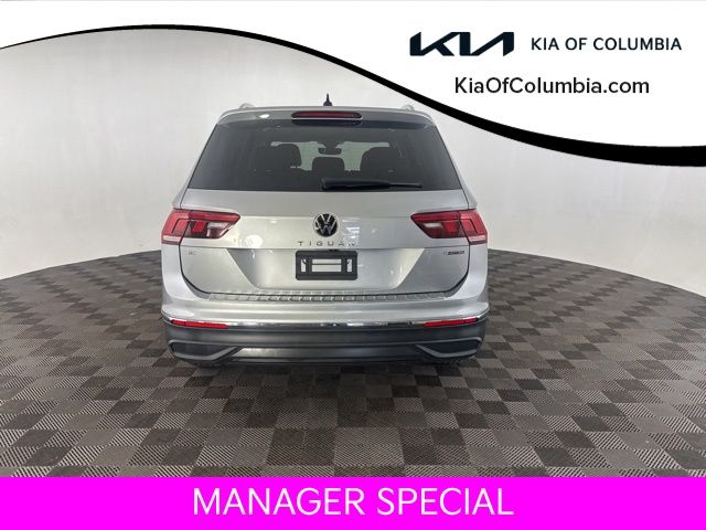 2022 Volkswagen Tiguan SE photo 2