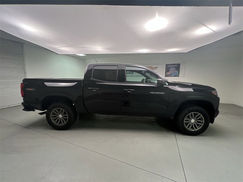 2025 Chevrolet Colorado Work Truck LT photo 8