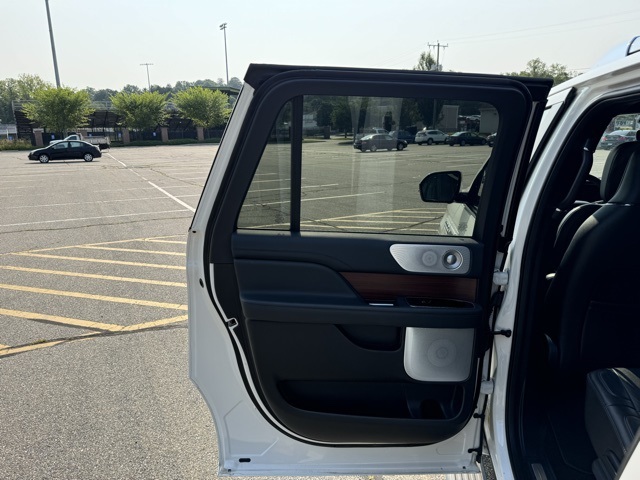 2024 Lincoln Navigator L Reserve photo 17