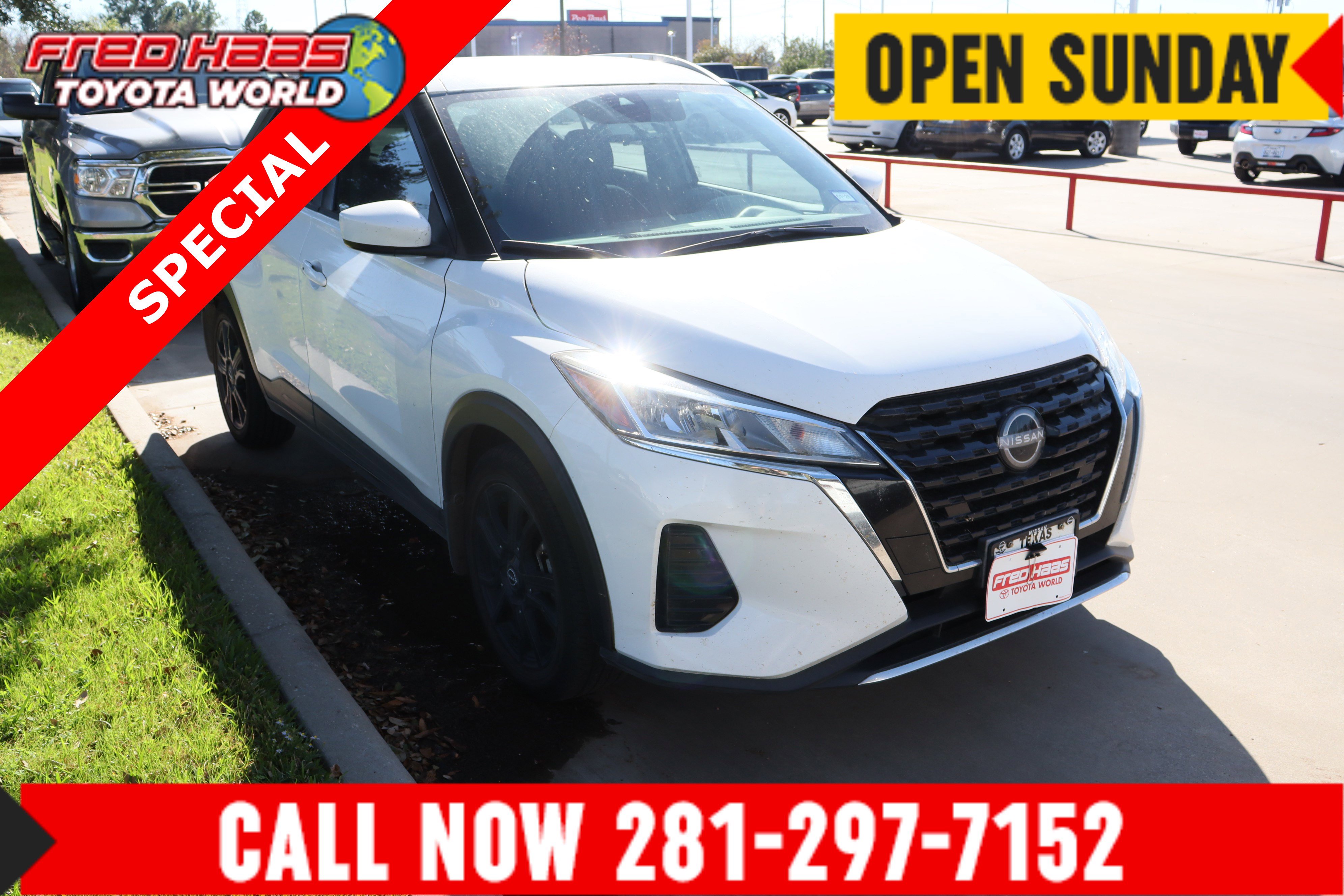 2023 Nissan Kicks SV's photo