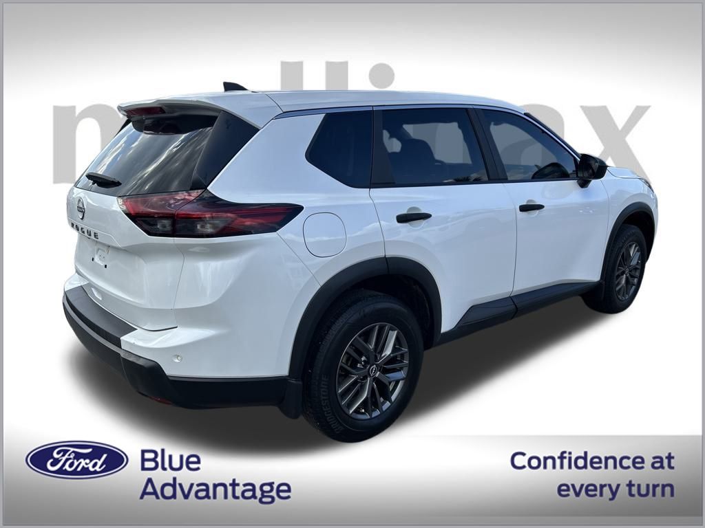 2024 Nissan Rogue S photo 2
