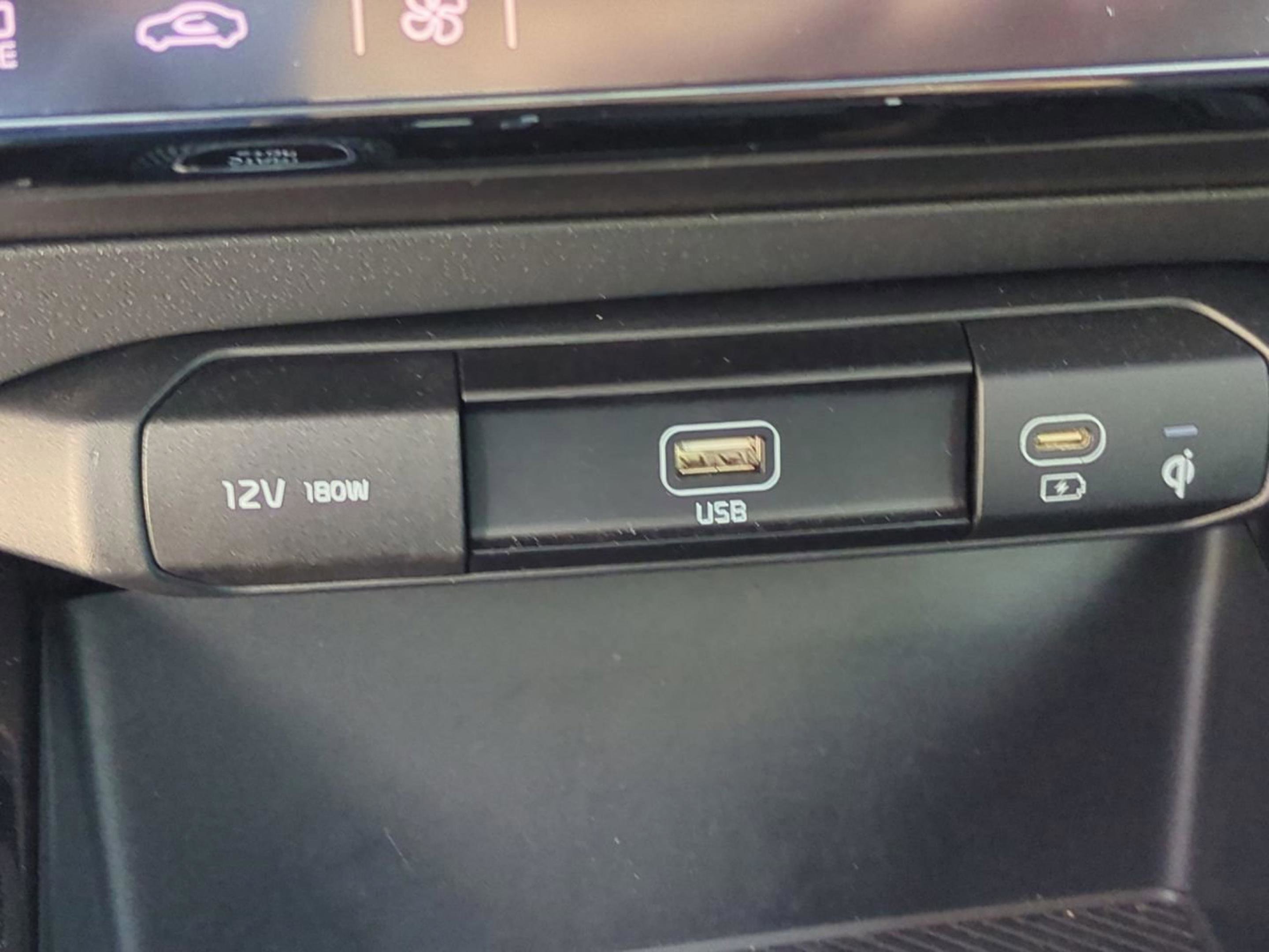 2023 Kia Niro EX photo 23