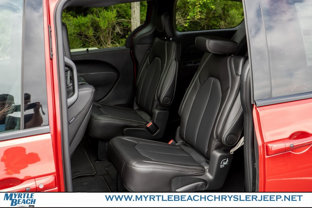 2026 Chrysler Pacifica photo 12