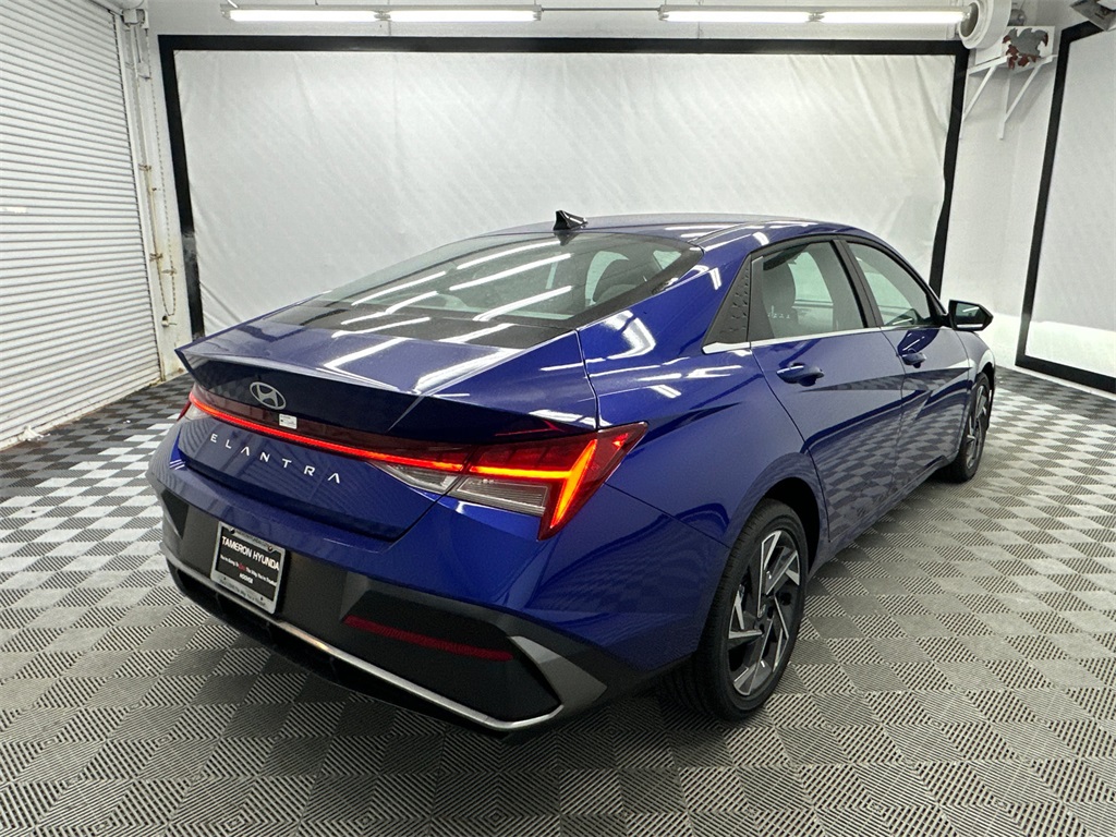 2025 Hyundai Elantra SEL Convenience photo 5