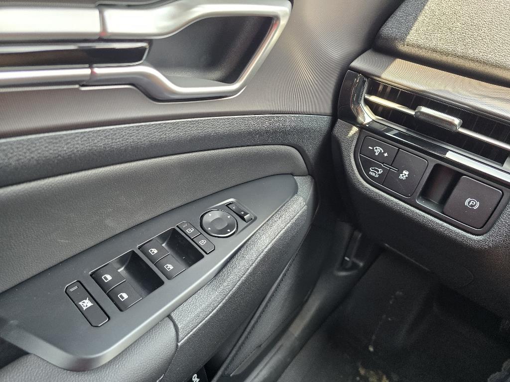 2026 Kia Sportage EX photo 11