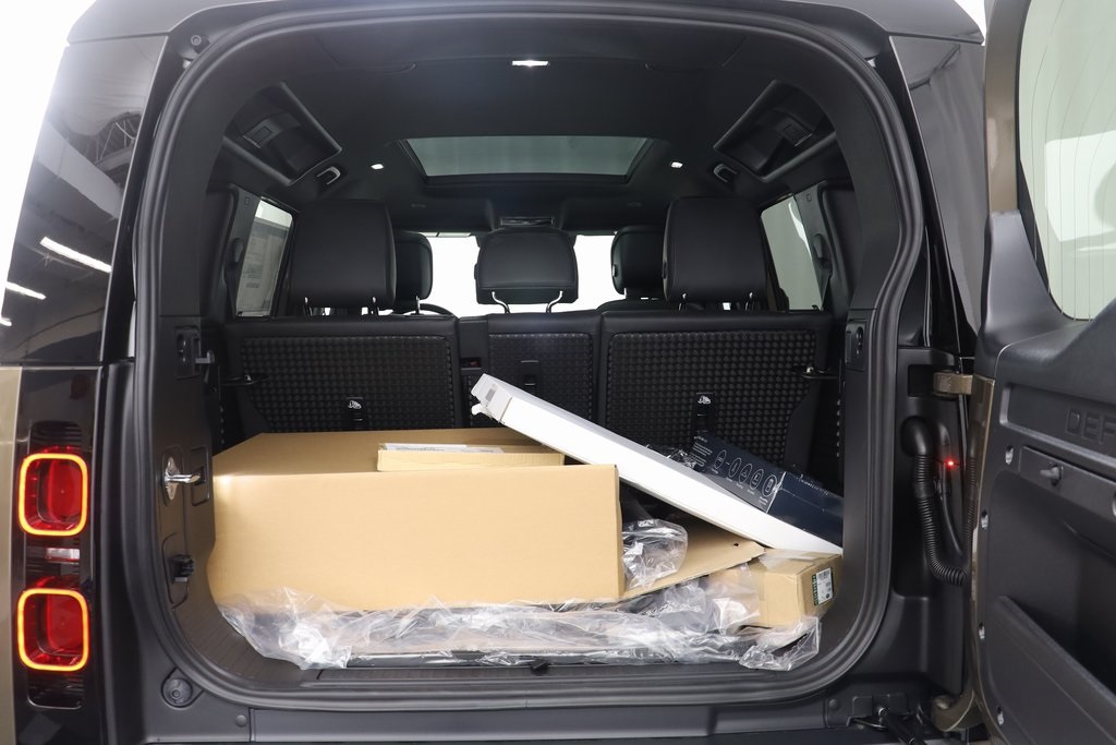 2024 Land Rover Defender 110 SE photo 15