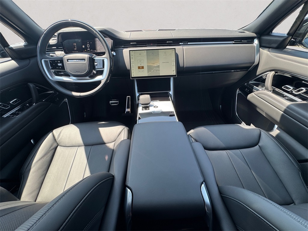 2025 Land Rover Range Rover SE photo 8