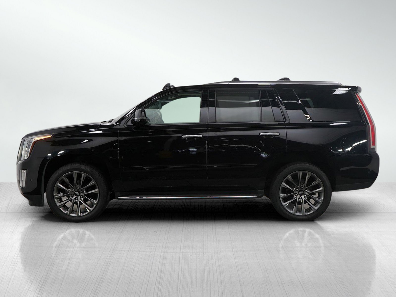 Used 2019 Cadillac Escalade Luxury with VIN 1GYS4BKJ2KR334943 for sale in Bloomington, Minnesota