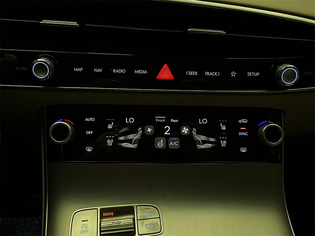 2026 Genesis GV70 2.5T Advanced photo 25