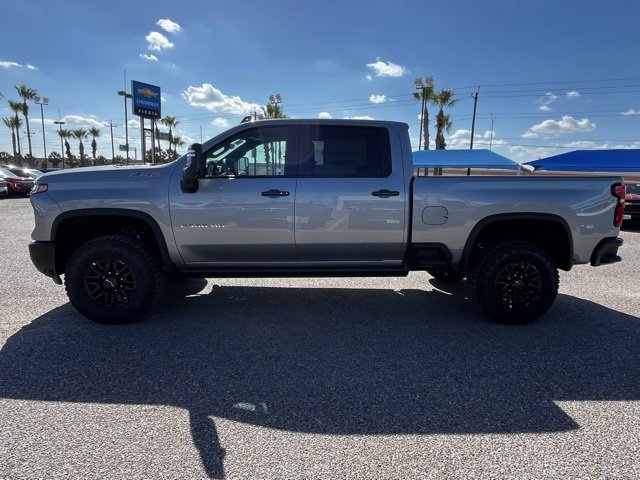 2025 Chevrolet Silverado 2500HD ZR2 photo 4
